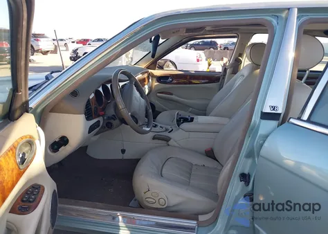 2003 Jaguar Xj Xj8 z USA, uszkodzony, nr VIN SAJDA14C13LF49805